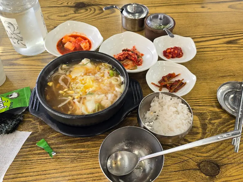 콩나물국밥과 반찬