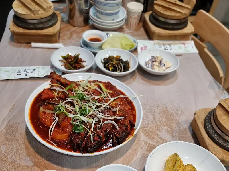 코다리찜과 다양한 반찬