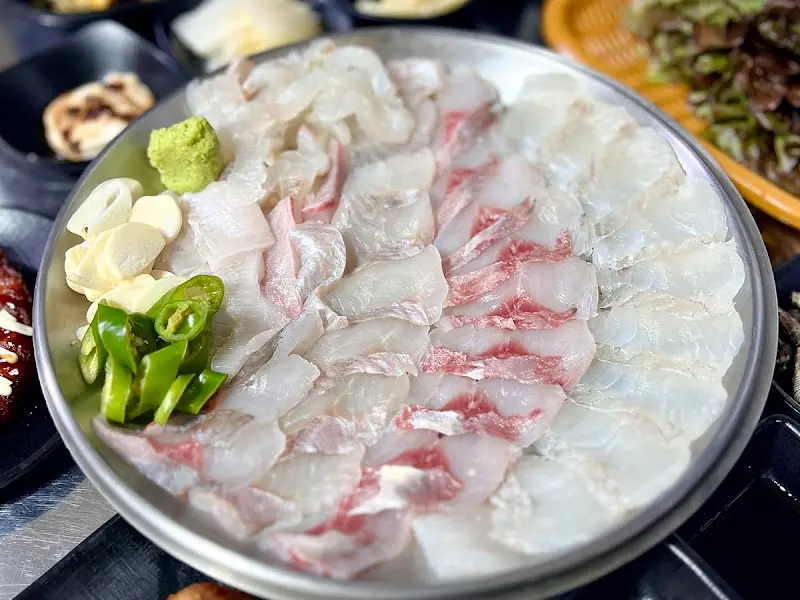 향어회 근접 사진