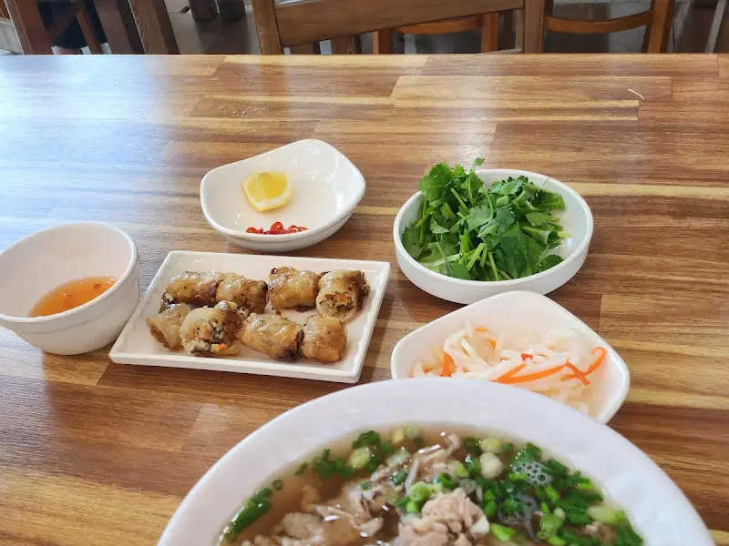 쌀국수, 짜넴, 고수, 소스 한 상