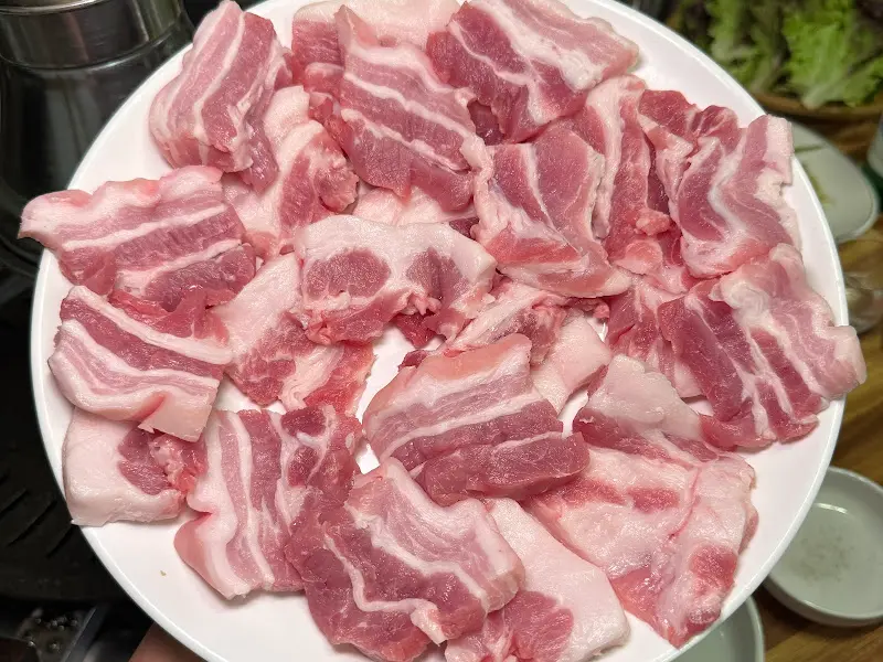 푸짐한 삼겹살 한상차림