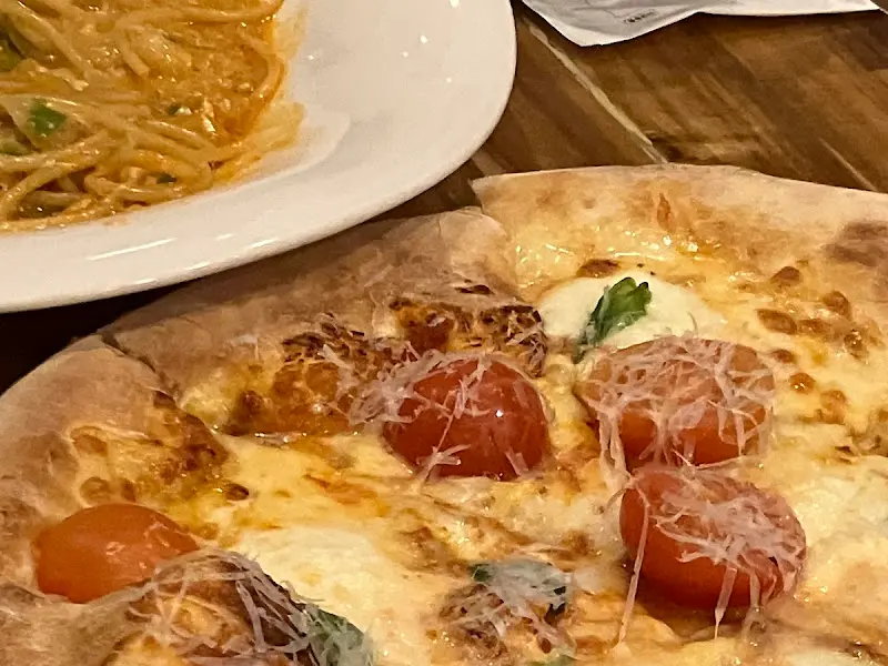 따끈한 피자와 파스타의 환상적인 조합