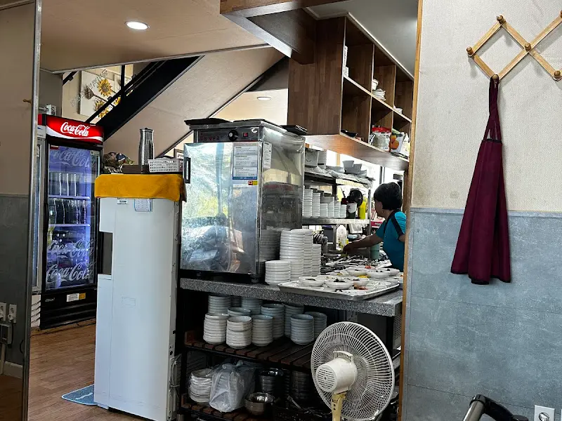 분주한 주방 풍경