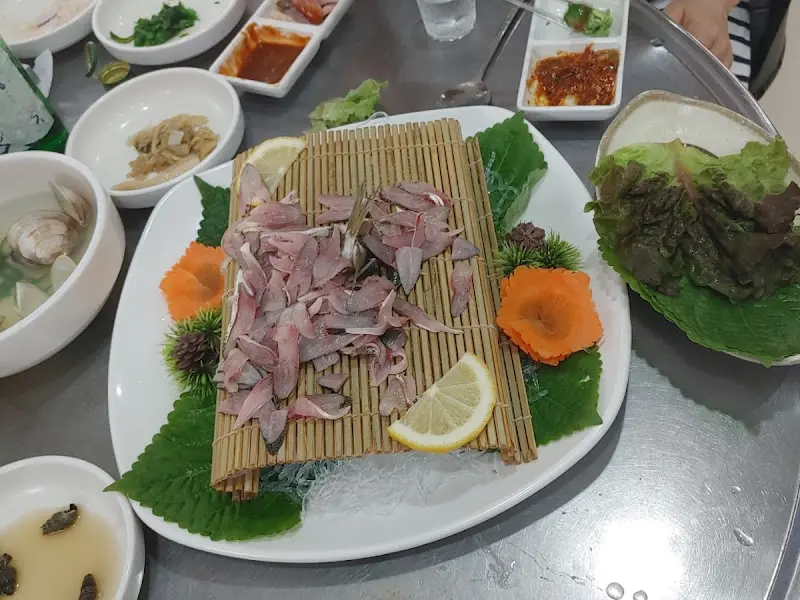 전어회 한상차림