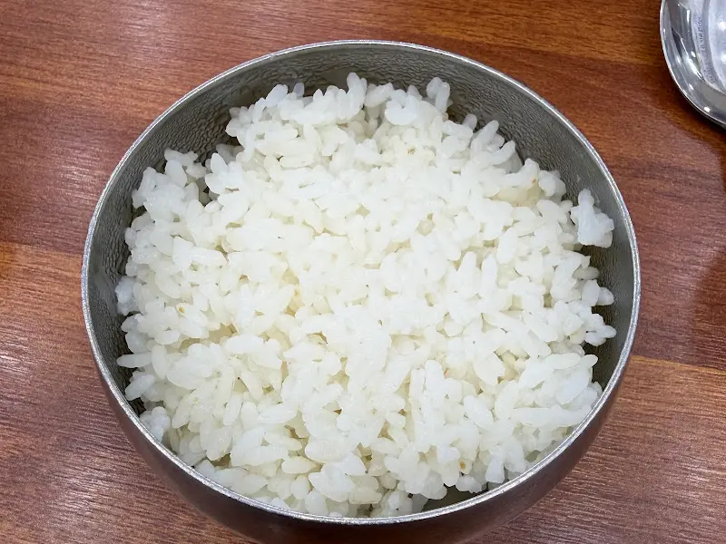 윤기가 흐르는 밥