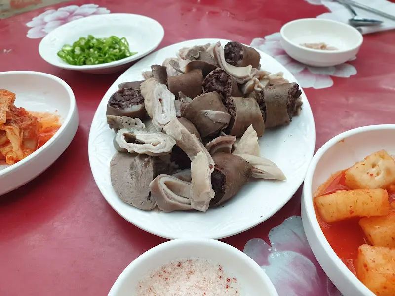 푸짐한 순대 한 접시