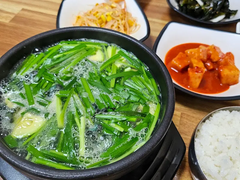 다슬기 무침회와 밑반찬