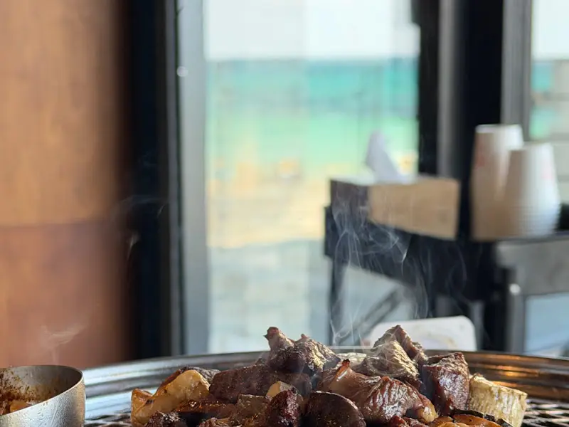 흑돼지와 월정리 해변 뷰