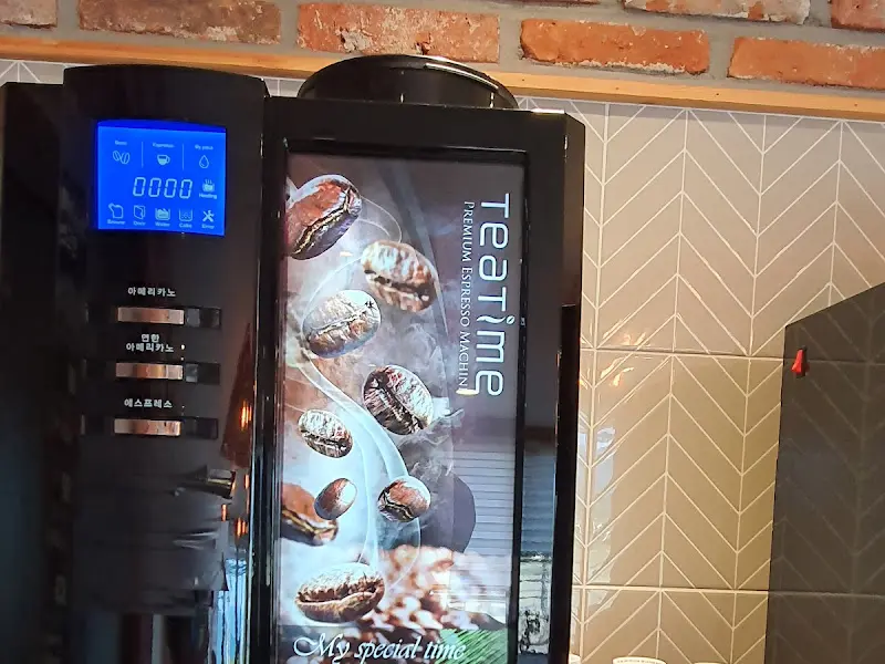 무료 카페의 커피 머신