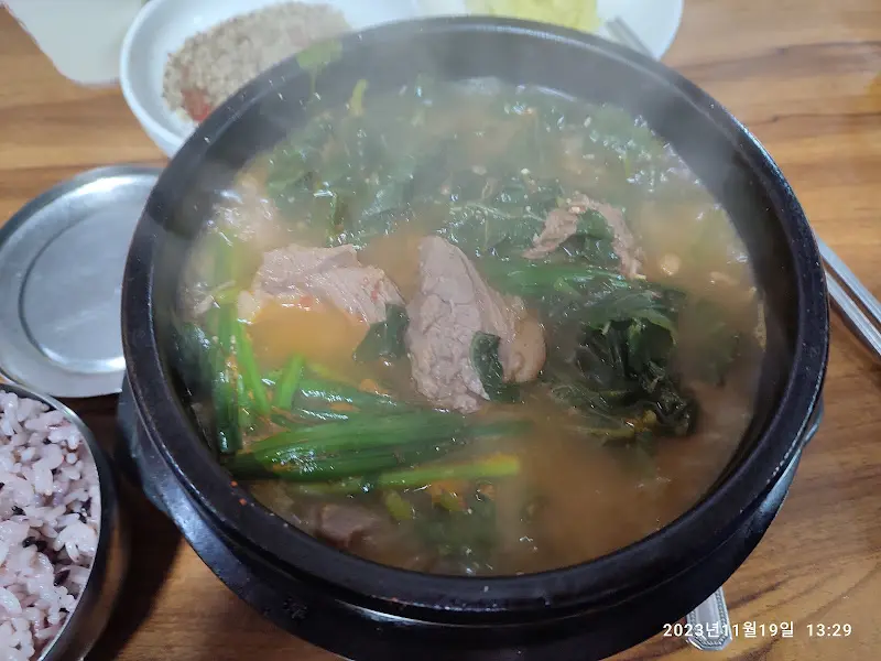 다른 메뉴 (보신탕 추정)