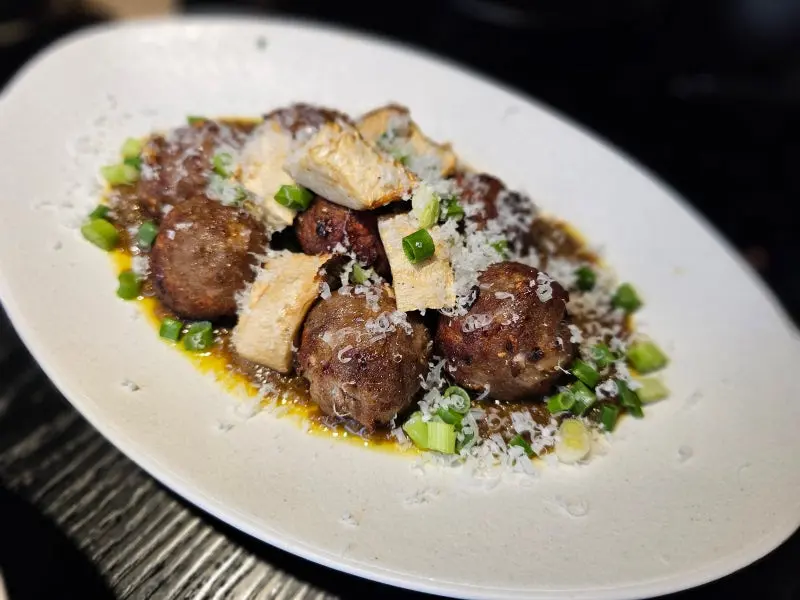 윤공 비스트로의 맛깔스러운 요리