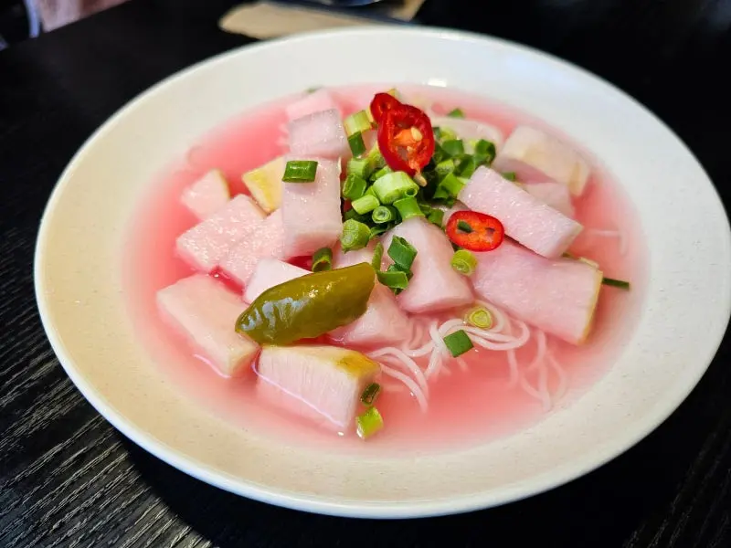 윤공 비스트로의 깔끔한 밑반찬