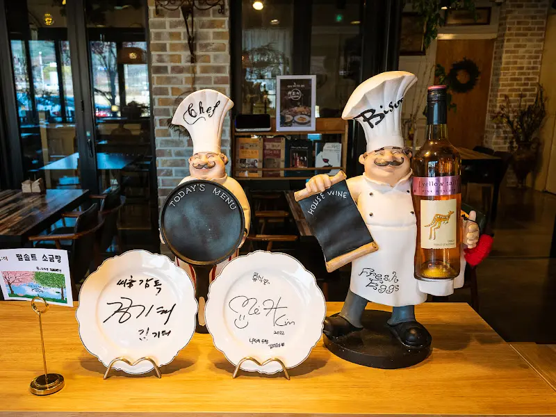 레스토랑 내부 장식