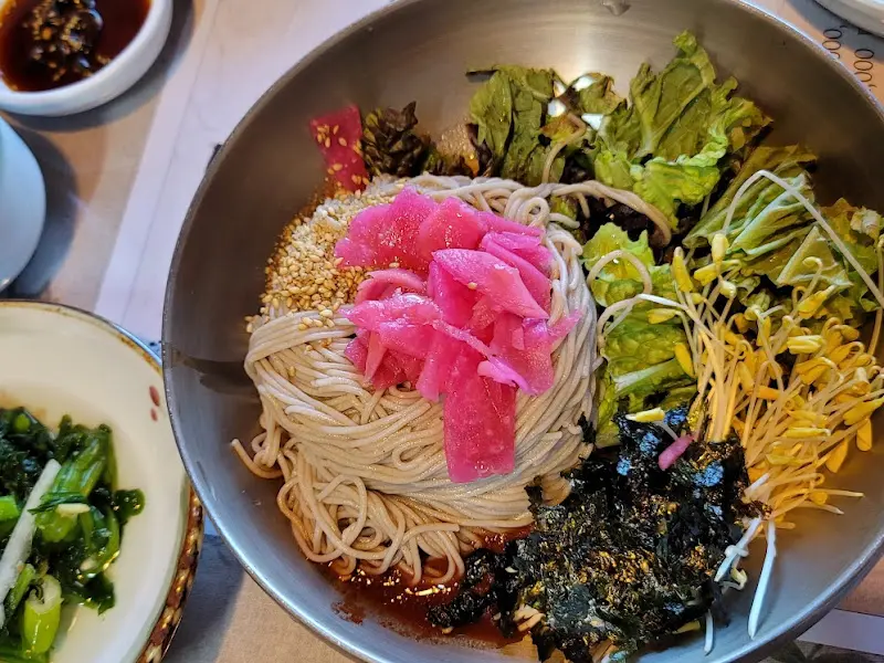 순메밀 막국수의 아름다운 자태