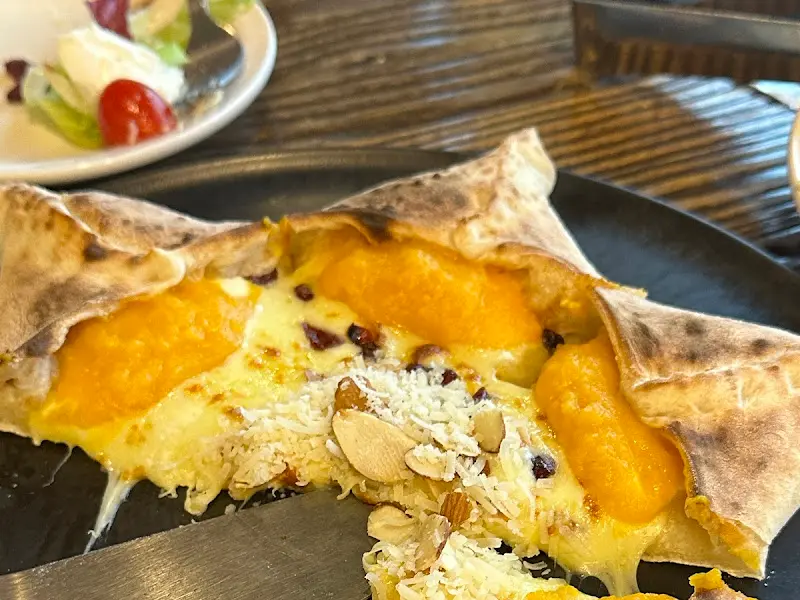 먹음직스러운 단호박 피자