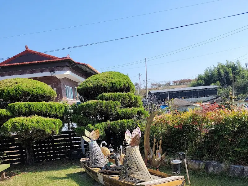 카페 외부 정원