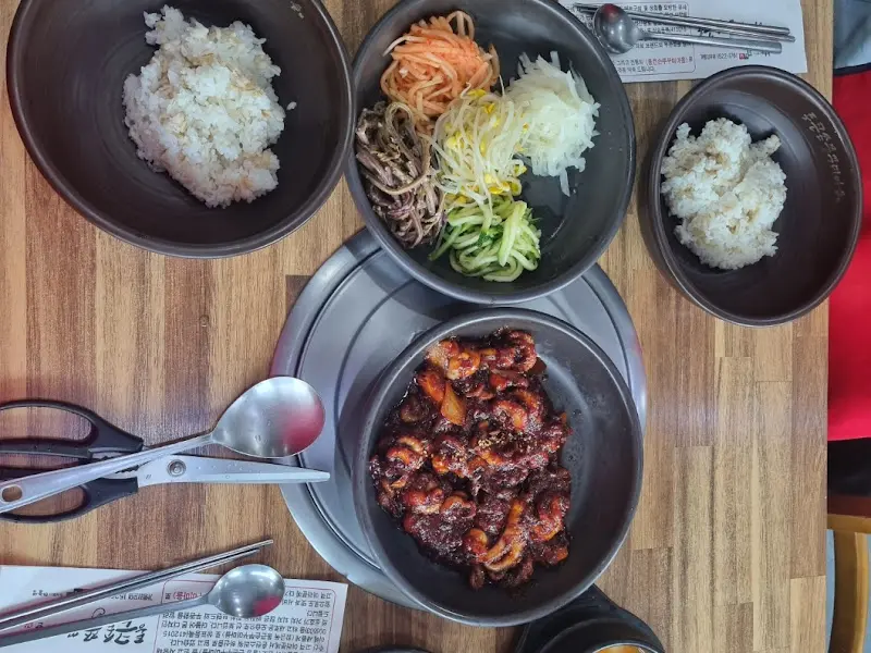 쭈꾸미 볶음과 비빔밥 재료