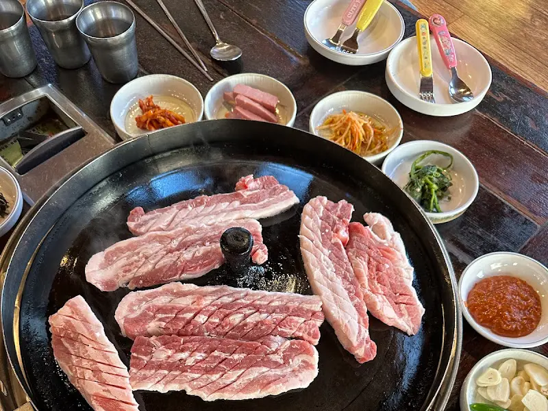 노릇하게 구워진 삼겹살