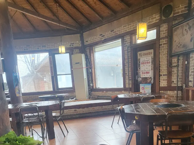 식당 내부 전경