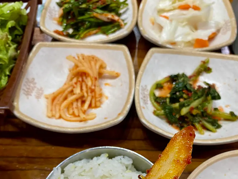 정갈한 밑반찬 클로즈업