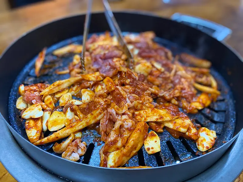 싱싱한 쌈 채소와 밑반찬