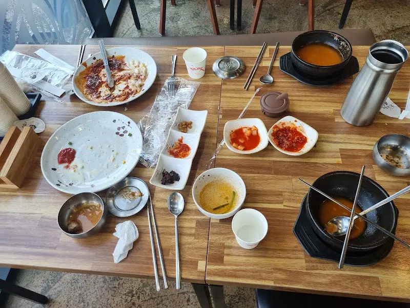 깨끗하게 비워진 그릇