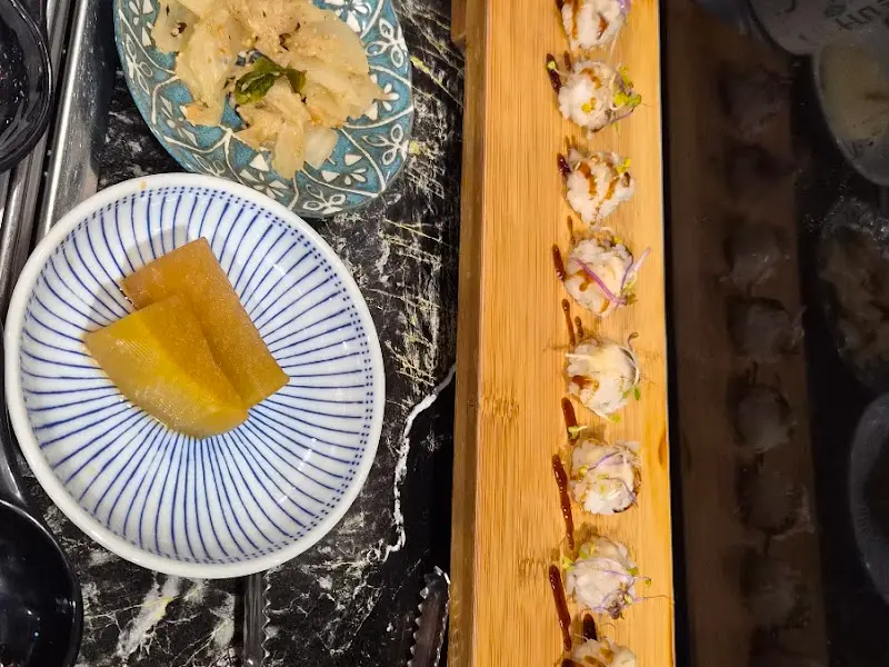 곁들임 반찬과 와규 초밥