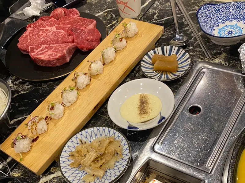 와규와 초밥의 환상적인 조합