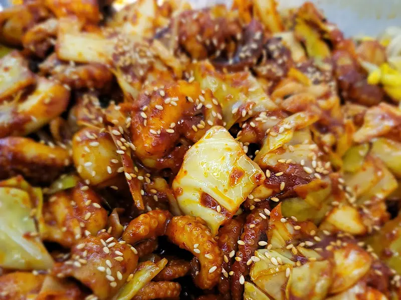 깨가 듬뿍 뿌려진 쭈꾸미