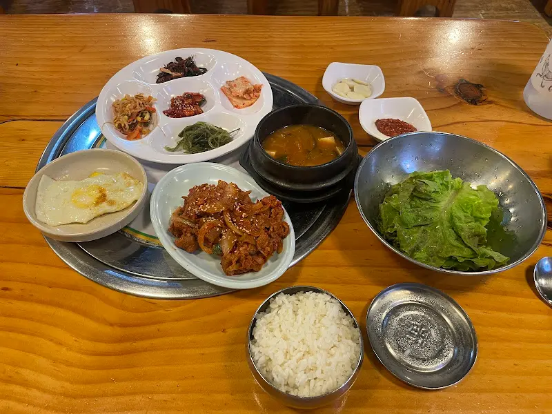 정갈하게 차려진 한상차림