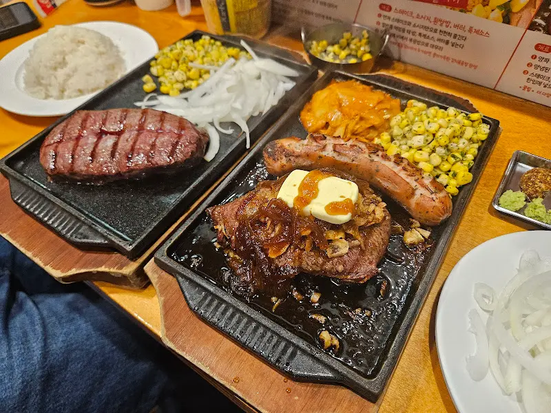 스테이크 전체 상차림