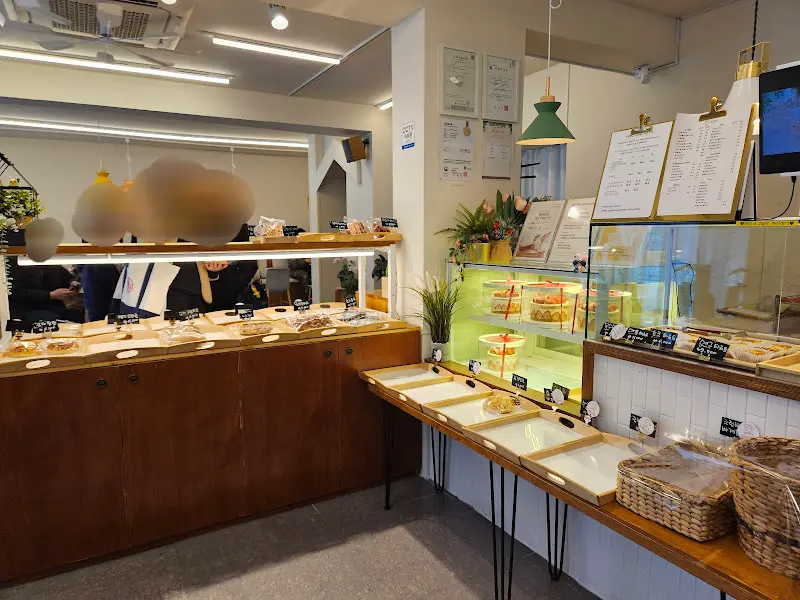 모란빵집 내부 진열대