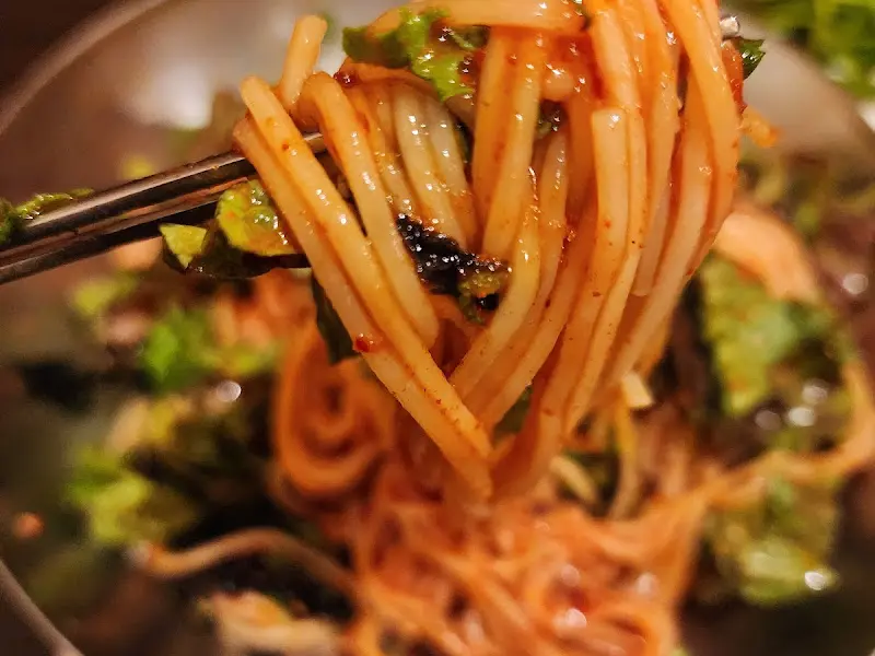 비빔국수 한 젓가락