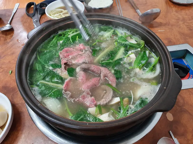 된장 육수에 샤브샤브하는 소고기