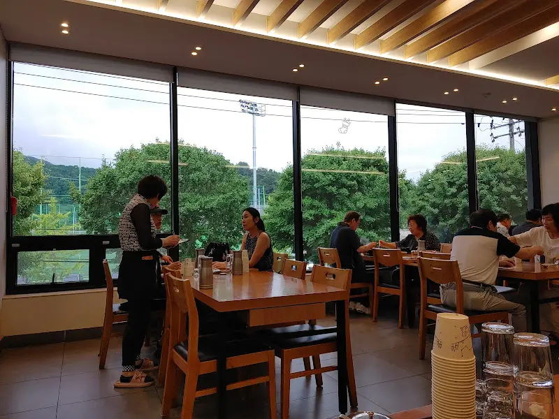 넓고 쾌적한 실내