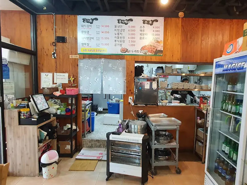 으뜸참숯갈비 내부 모습