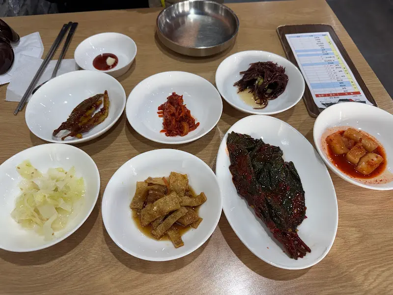 정갈하게 차려진 반찬들