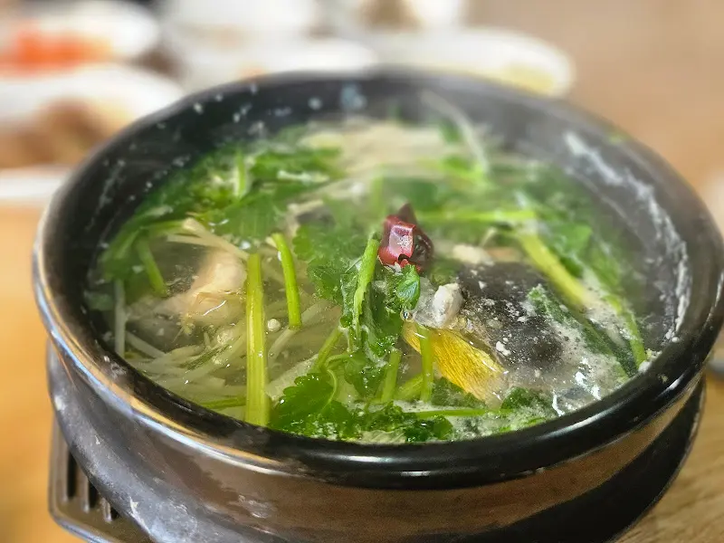 김이 모락모락 나는 복국