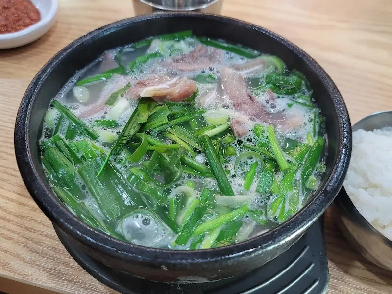 다데기를 푼 돼지국밥
