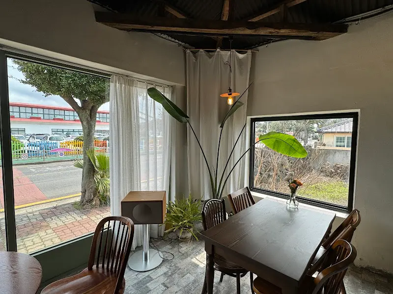 카페 내부 전경