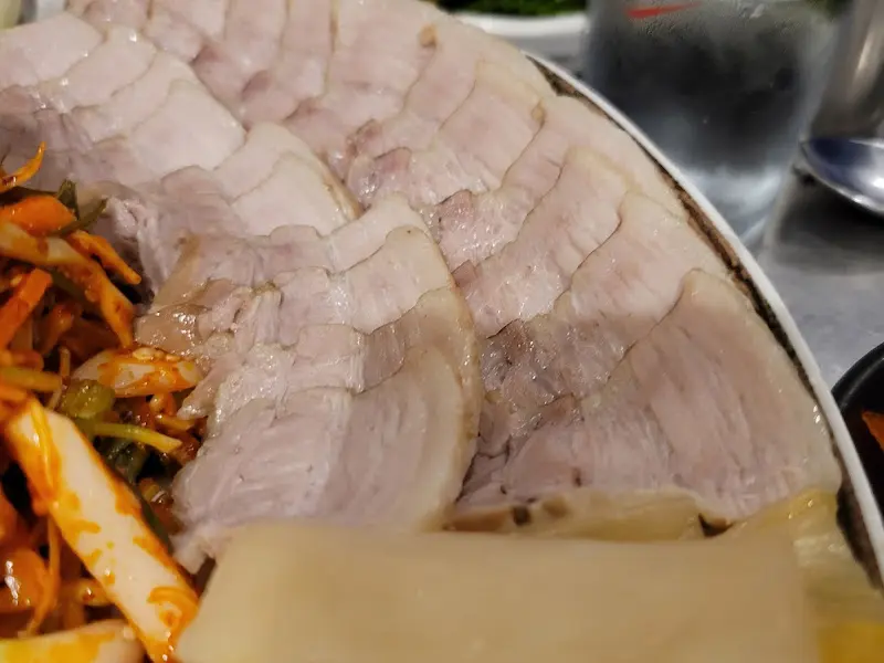 얇게 썰린 육사시미