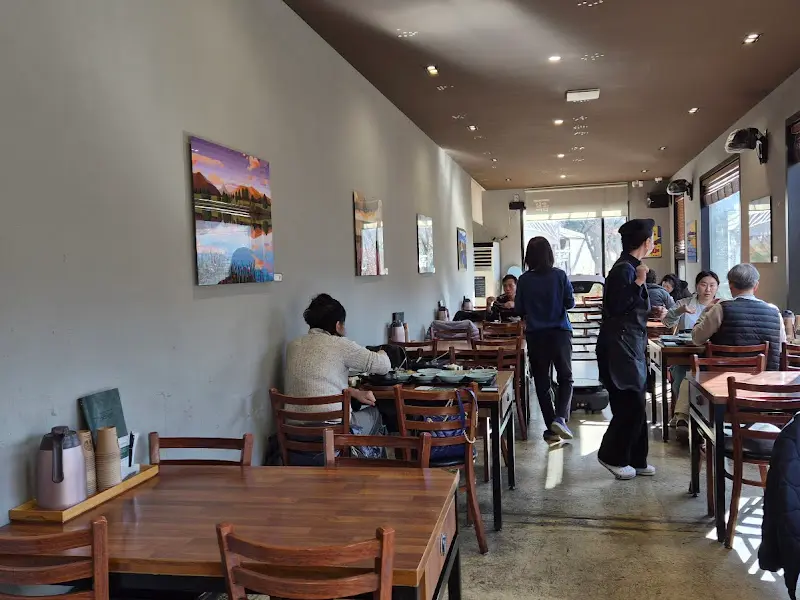 넓고 깔끔한 내부