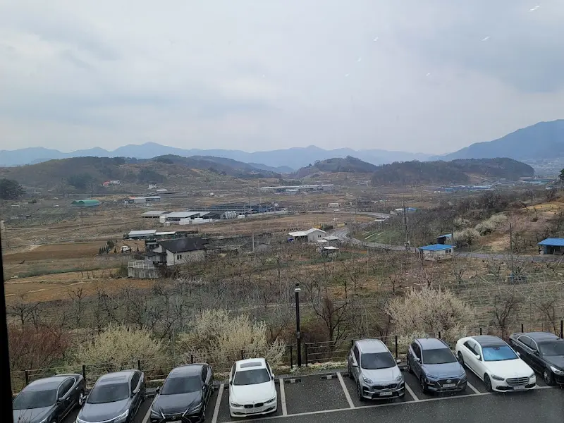 주차장에서 바라본 오브제토 전경