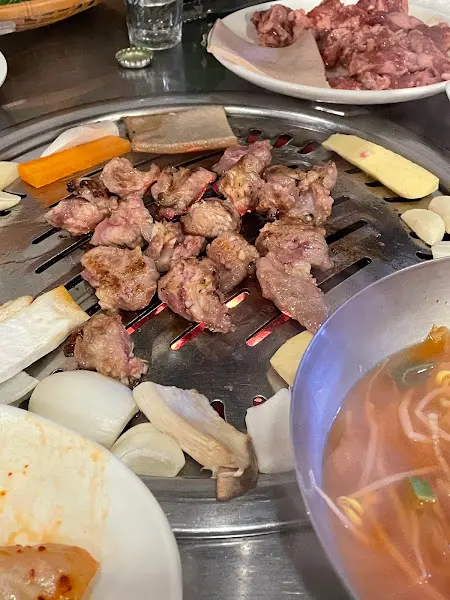 숯불에 구워지는 돼지갈비