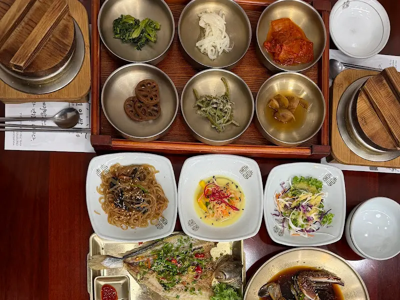 깔끔한 식당 내부