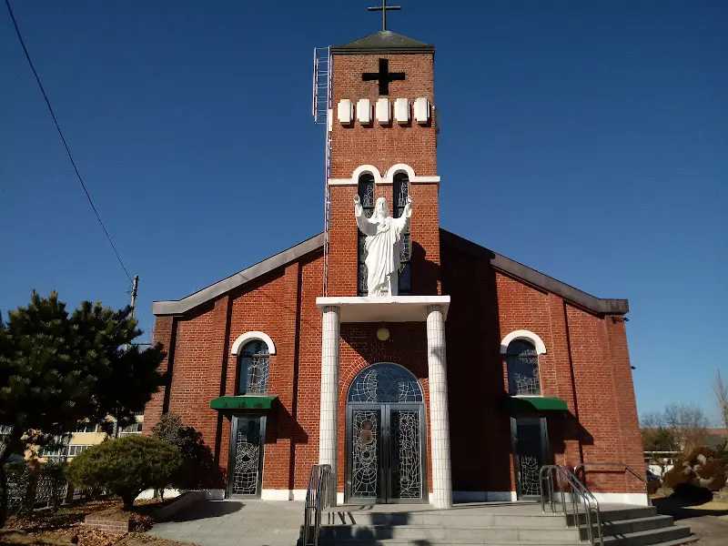 궁전회관 앞 성당