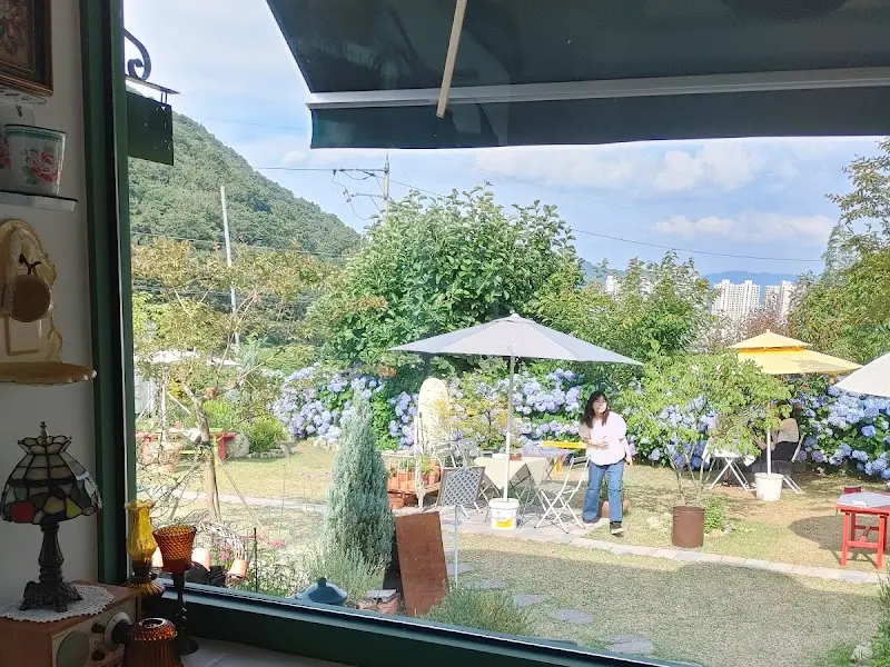 정원에서 바라본 풍경