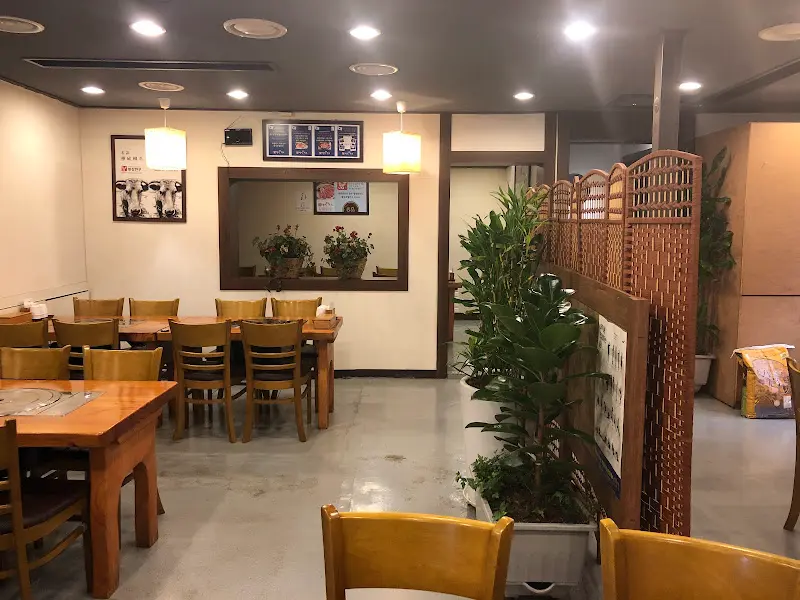 깔끔하고 편안한 분위기의 내부