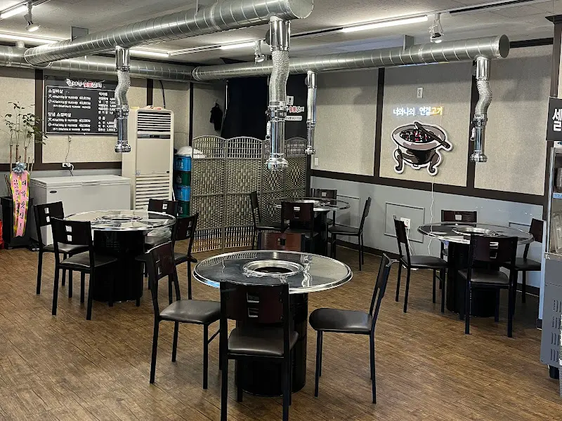 넓고 쾌적한 매장 내부