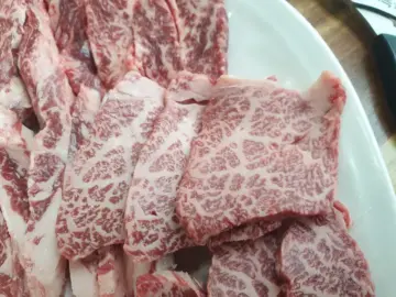 군위 신광면의 숨은 보석, 정호식육식당에서 맛보는 한우의 향연과 정겨운 인심